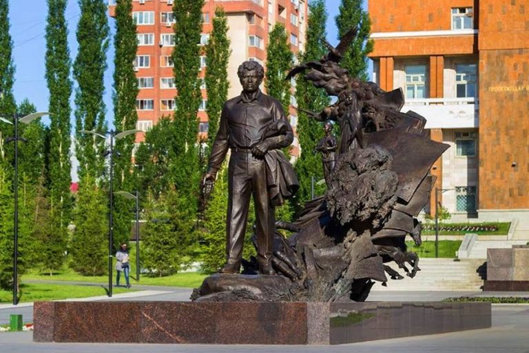 К 100-летнему юбилею поэта Мустая Карима