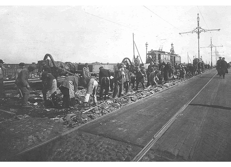 Троицкий мост: памятные медали 1903 года